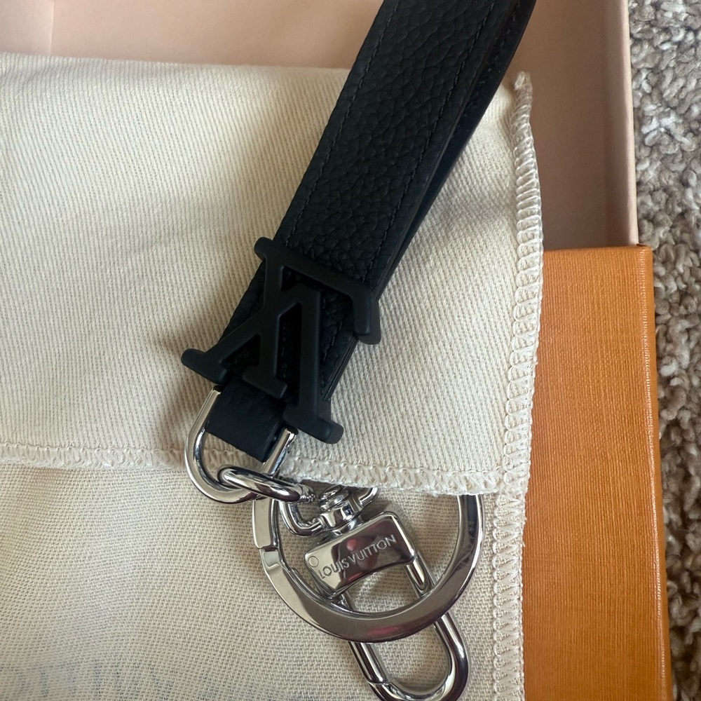 LV Aerogram Key Holder and Bag Charm NEW - Picture 11 of 14